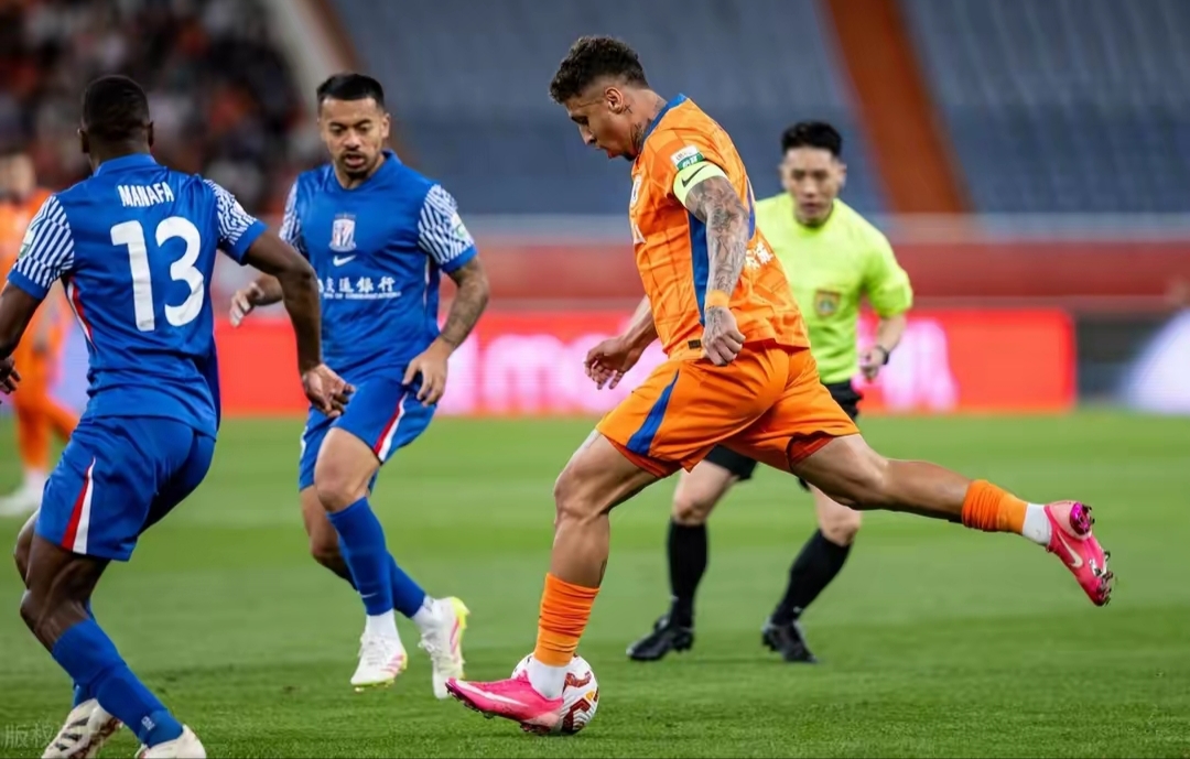 九游娱乐平台-包含成都蓉城赛后豪取连胜冲刺阶段西汉姆备战葡超，网友：广厦男篮伤情更新备战中超的词条